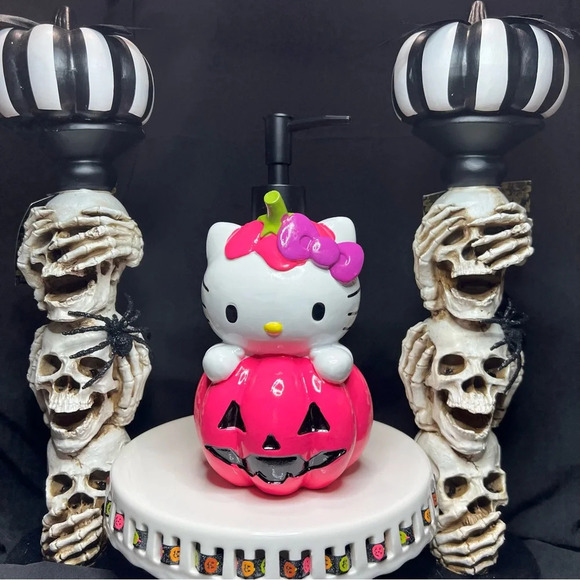 Sanrio Hello Kitty Halloween Hot Pink Pumpkin Jack O' Lantern Soap Dispenser - Picture 1 of 12